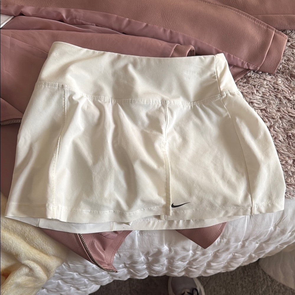 Nike White Performance Skorts for Tennis